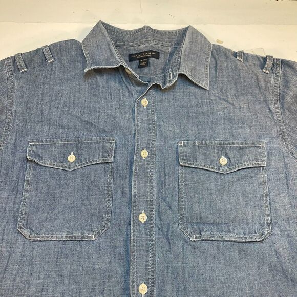BANANA REPUBLIC Soft Wash Denim Button Up Work Style SHIRT Sz Mens L Blue - Picture 1 of 4
